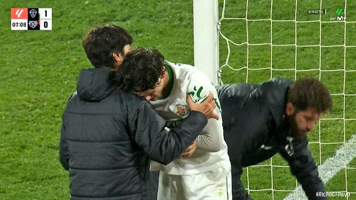 Héctor Fort se lesionó durante el partido contra el Rayo