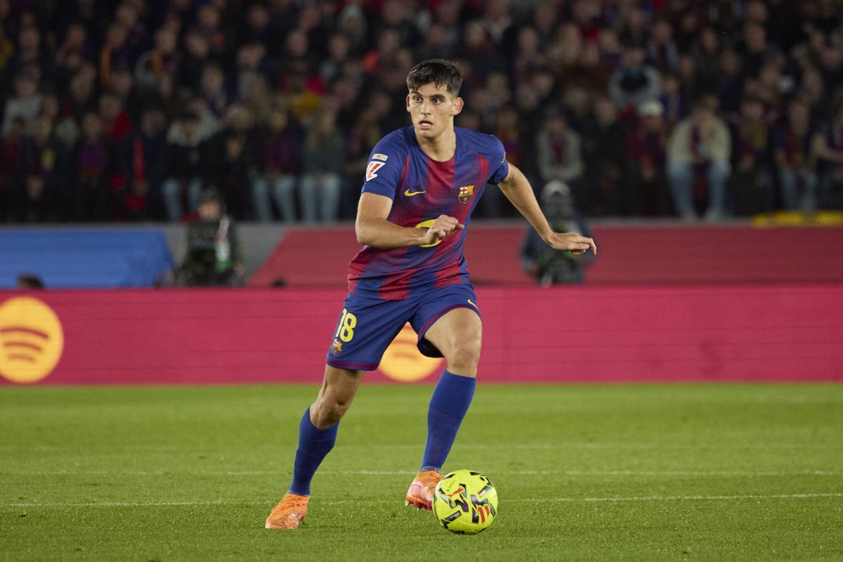 Gerard Martín en acción contra el Eintracht Frankfurt en el partido de la CHampions 2025/26
