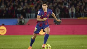 Gerard Martín en acción contra el Eintracht Frankfurt en el partido de la CHampions 2025/26