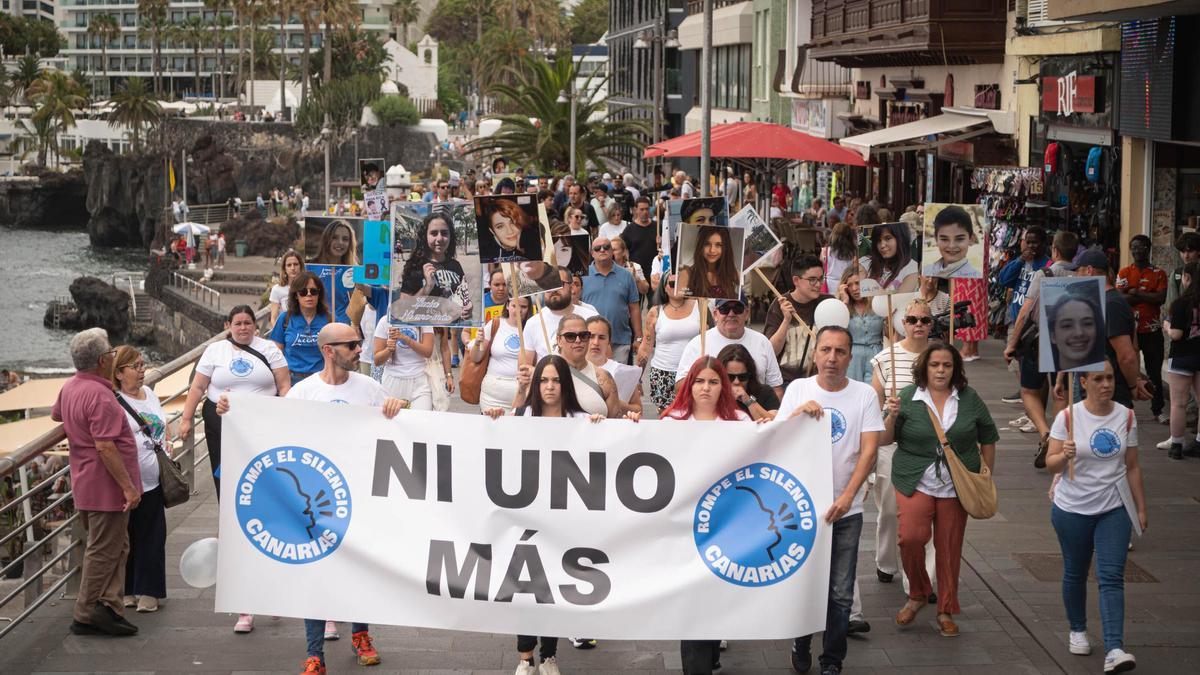 Manifestación de familias afectadas por el acoso escolar