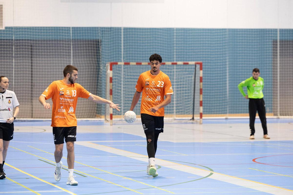 Todas las imágenes del partido de balonmano de Eivissa Handbol Trasmapi contra Soria