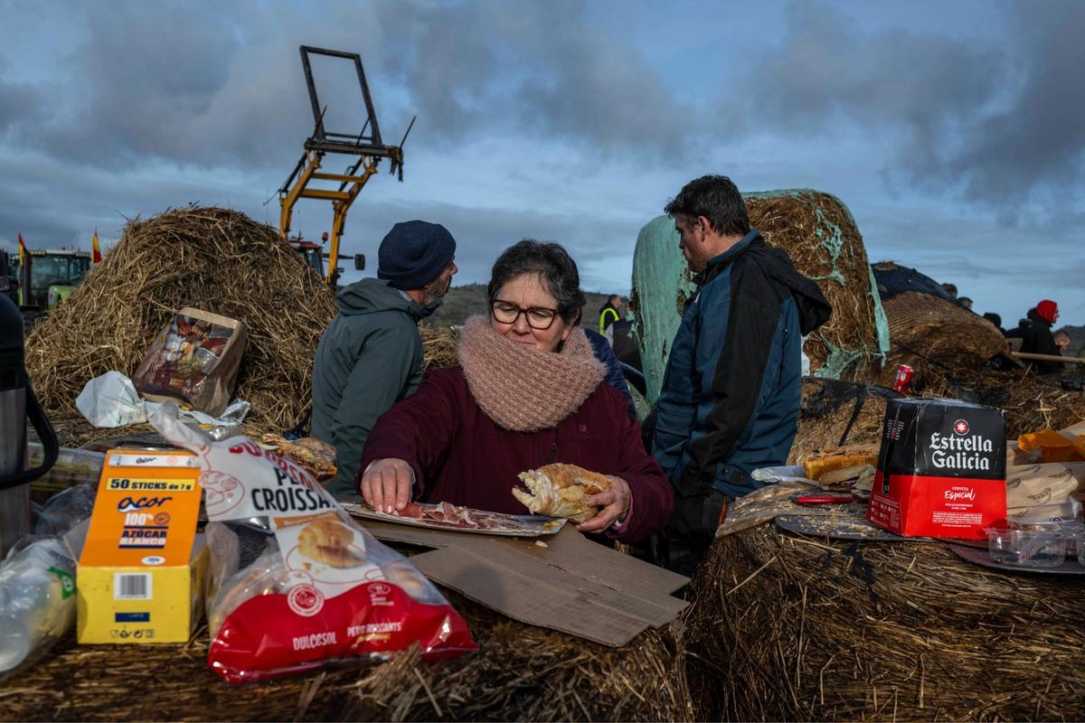 Los agricultores protestan en Ourense por el pacto de Mercosur: quemas y cortes de carretera