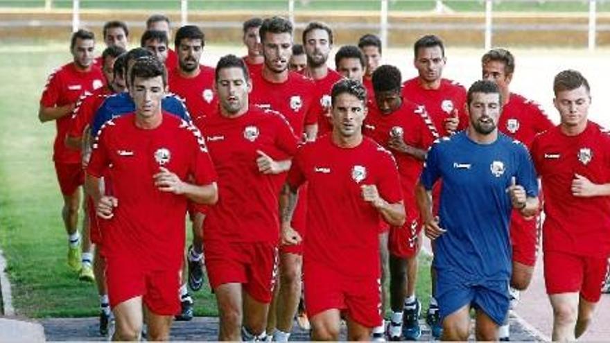 La plantilla del Llagostera, en un entrenament de la pretemporada a Palafrugell, encara pot patir modificacions en els propers dies.