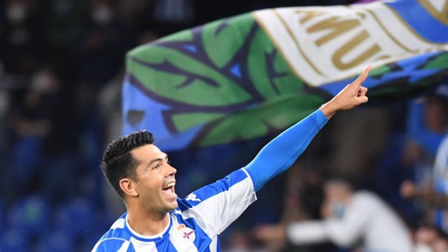 Miku celebra un gol en Riazor esta temporada. | // CARLOS PARDELLAS