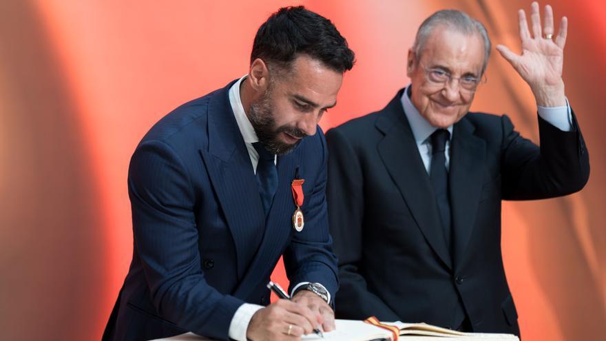 Florentino blinda el Real Madrid: Del ‘austericidio’ a gastar 108 millones en un excanterano y un central veinteañero