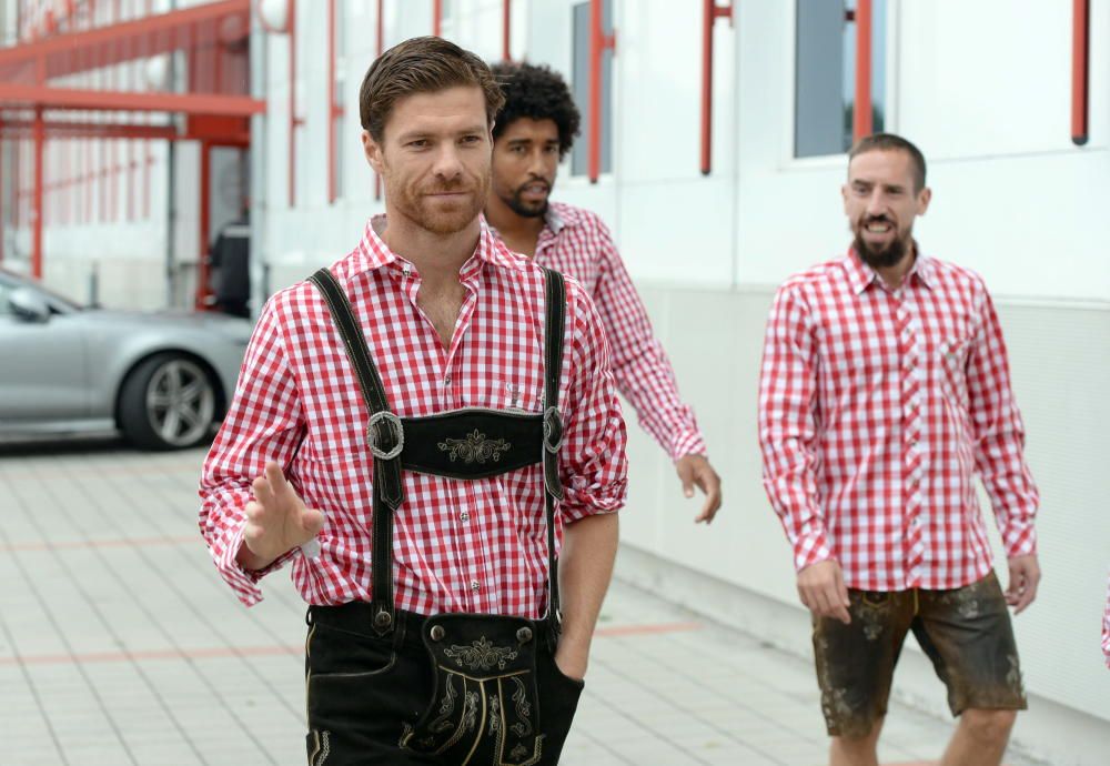 FC Bayern Munich photo call with sponsor