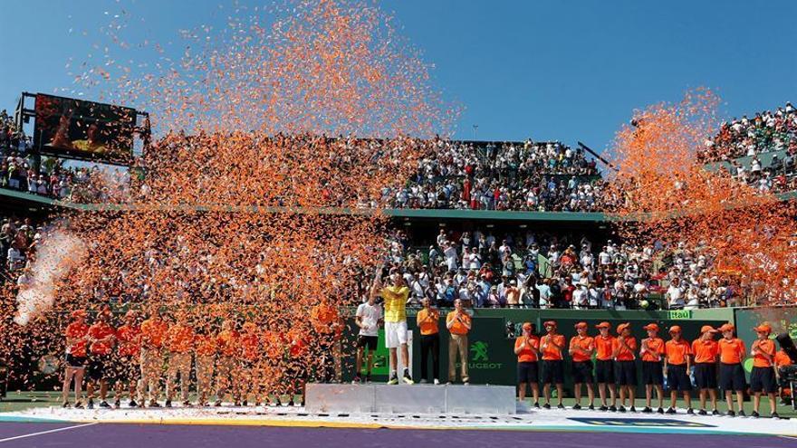 Isner tumba a Zverev en la final de Miami