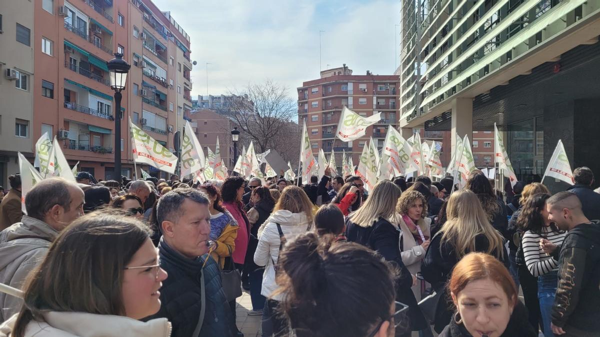 Movilización del sector en contra del nuevo decreto, en València