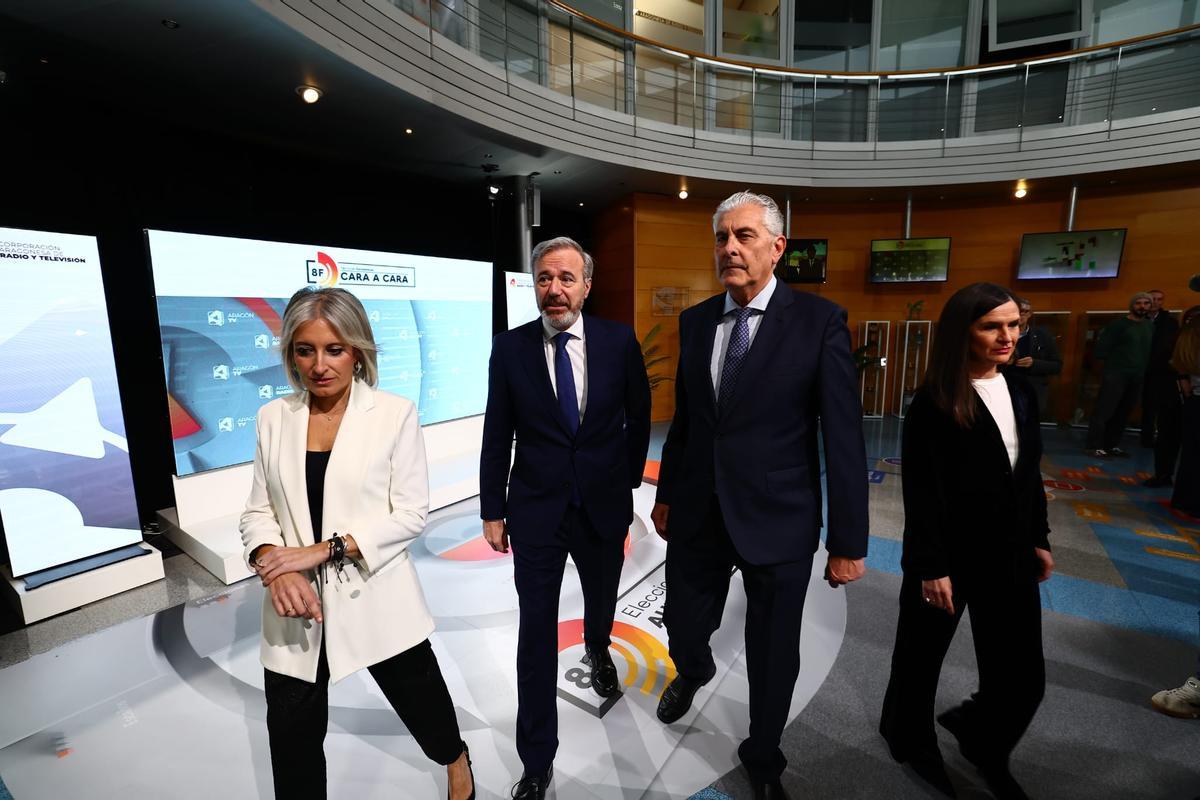 EN IMÁGENES | Así ha sido la llegada de Pilar Alegría y Jorge Azcón al cara a cara de Aragón TV