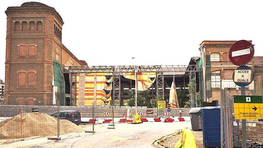 Vista de la Fàbrica Nova de Manresa i de les obres que es porten a terme a l&#039;exterior