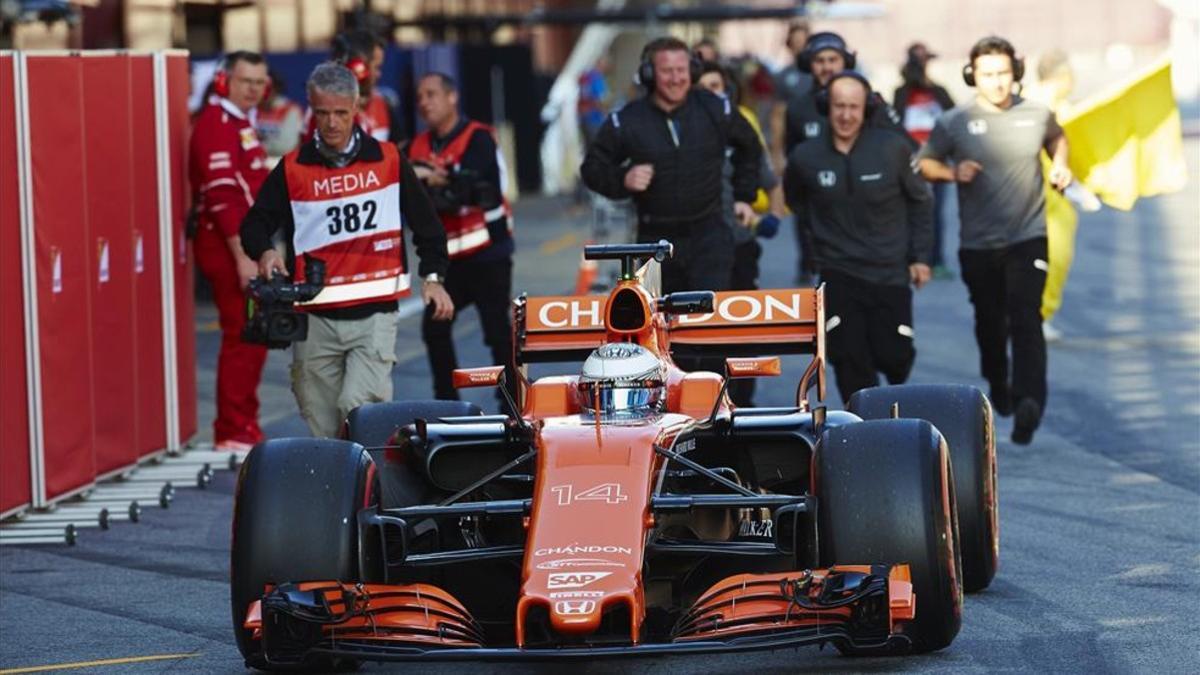 El McLaren de Alonso ha sido un visto y no visto en el Circuit este lunes