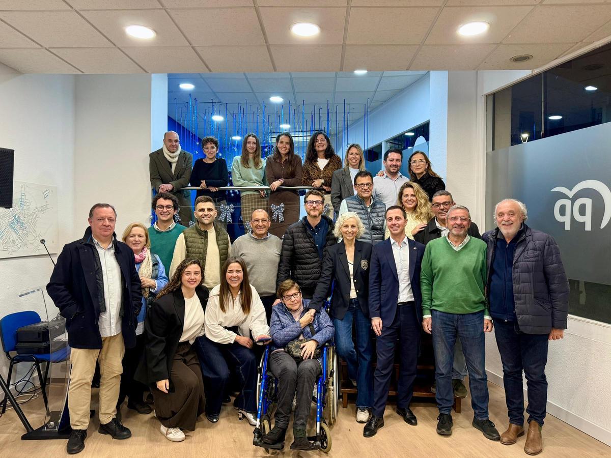 Foto de familia de la nueva  junta local del PP 'inquer'.