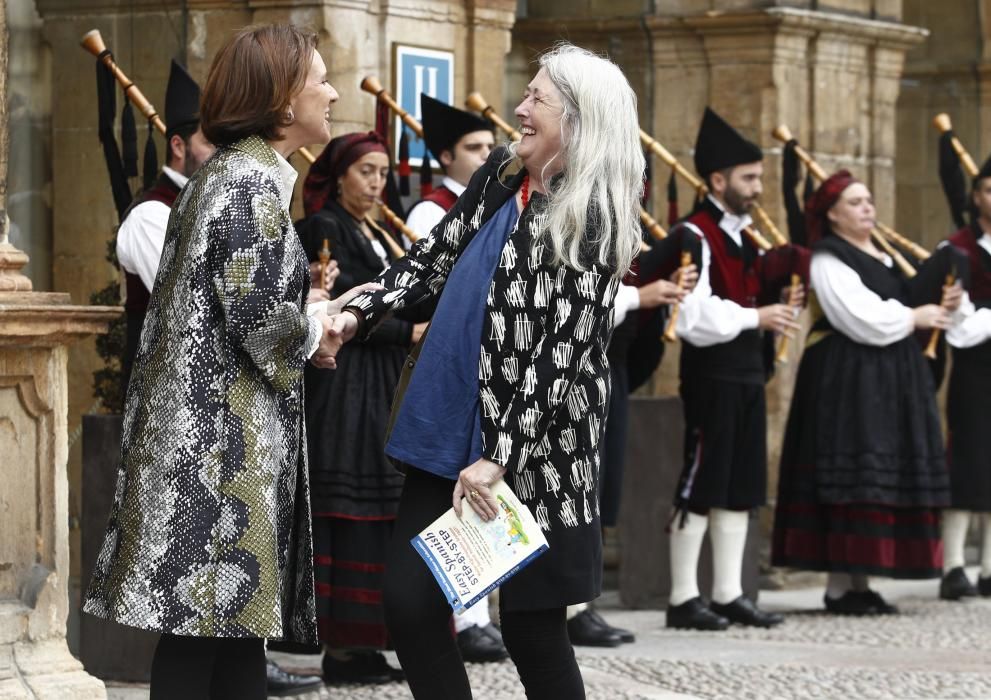 Llegada a Oviedo de Mary Beard, premio "Princesa de Asturias" de Ciencias Sociales