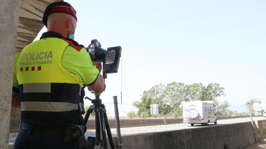 El radar mòbil que més multa de Catalunya es col·loca a la Garrotxa