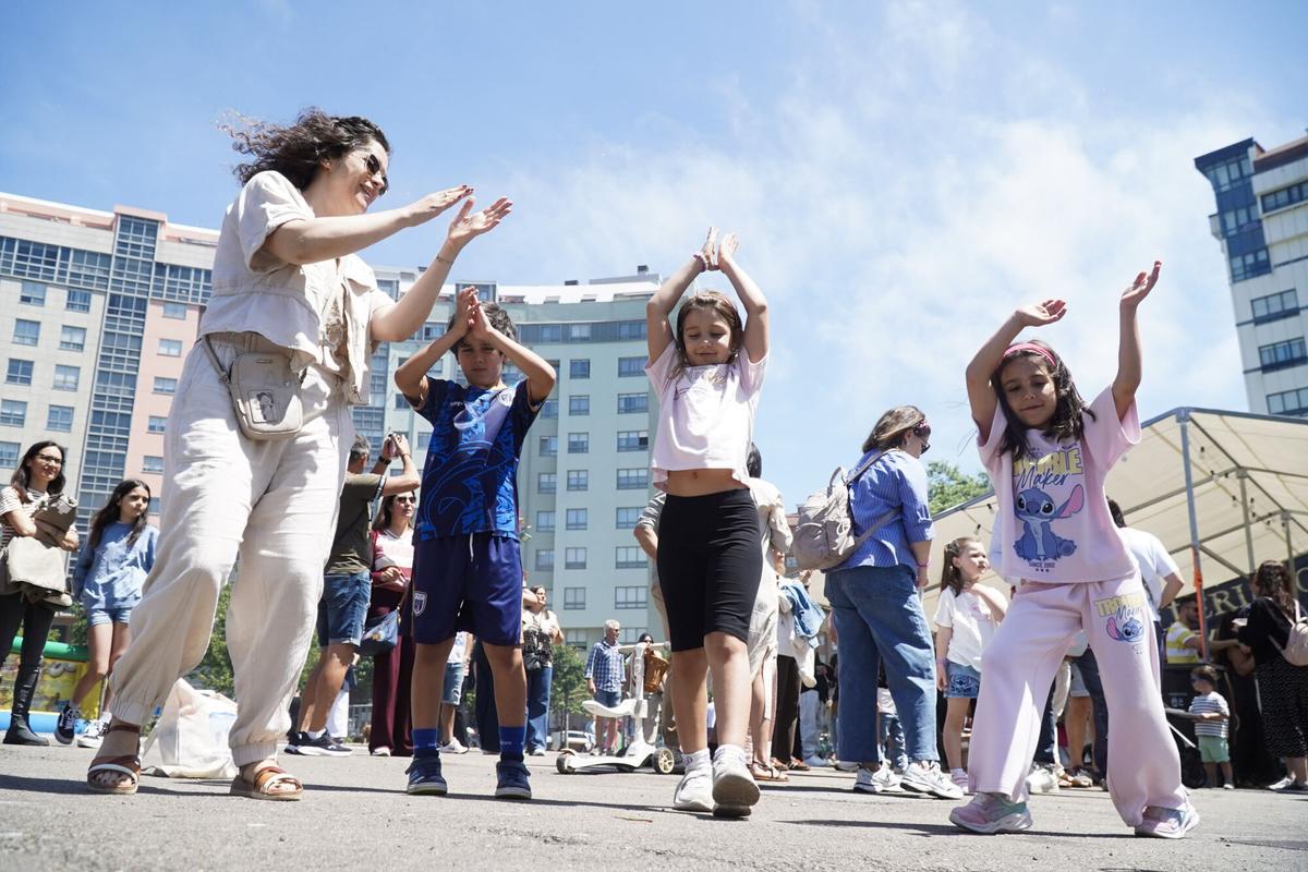 Los vecinos del barrio celebras sus fiestas con actuaciones musicales, deporte y ocio para todos los públicos, una carpa con pulpo y churrasco, además de un food truck, y atracciones de feria. Los vecinos del barrio celebras sus fiestas con actuaciones musicales, deporte y ocio para todos los públicos, una carpa con pulpo y churrasco, además de un food truck, y atracciones de feria.