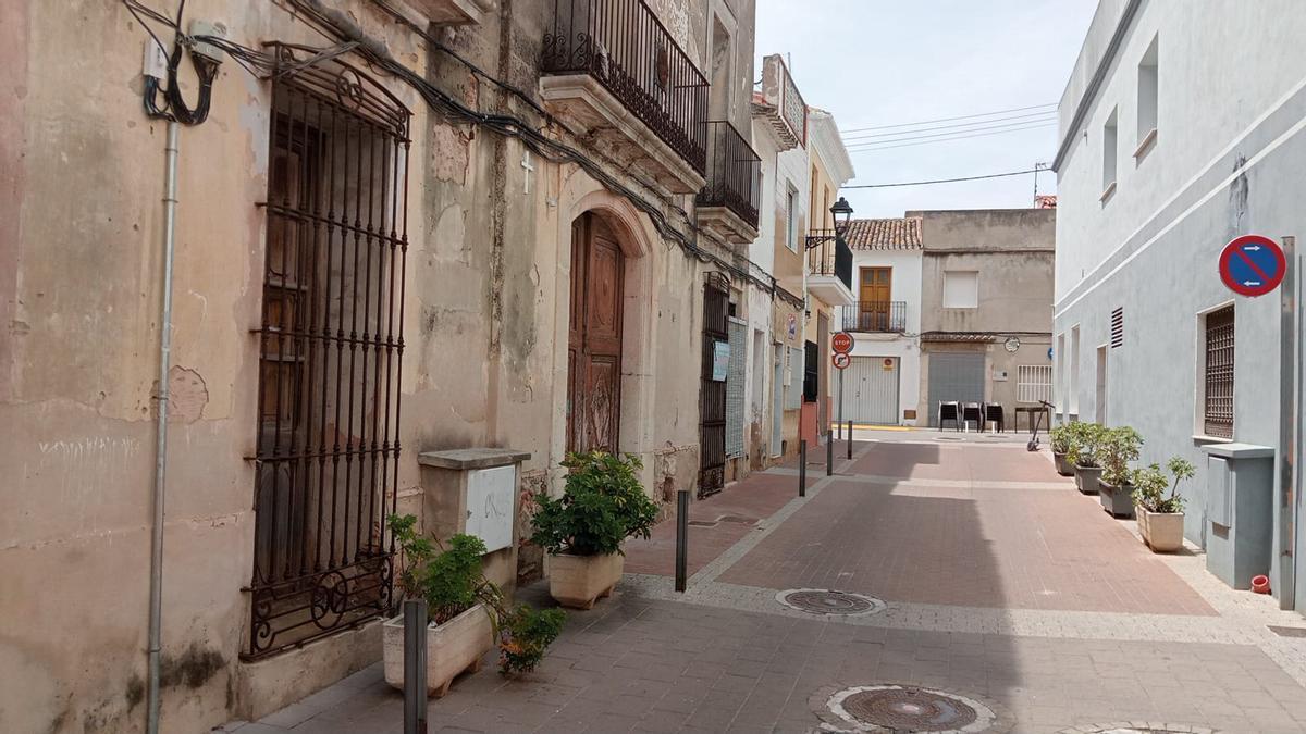 La vivienda adquirida por el consistorio, a la izquierda