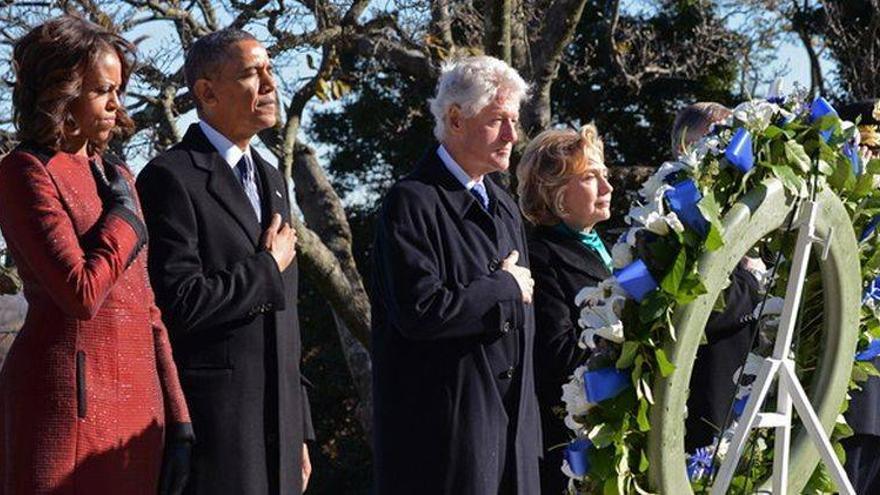 Obama rinde un apagado tributo a Kennedy