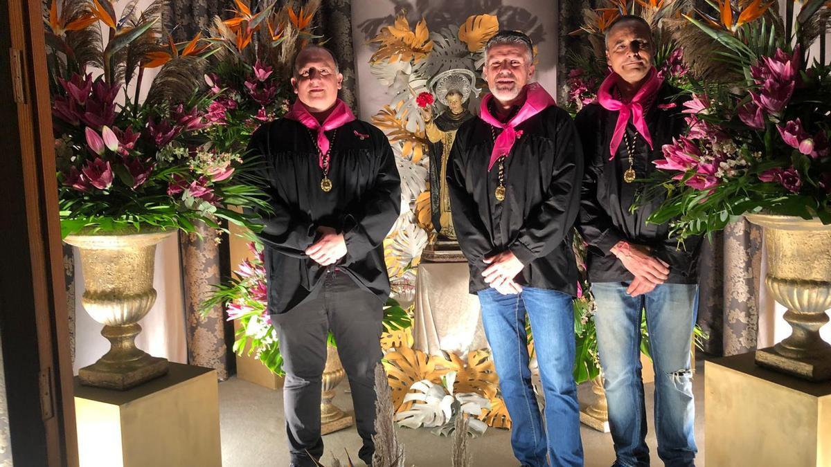 Los Quintos del 95 abrieron ayer en Nules el &#039;dossel&#039;, el tradicional altar para venerar al patrón, Sant Vicent.