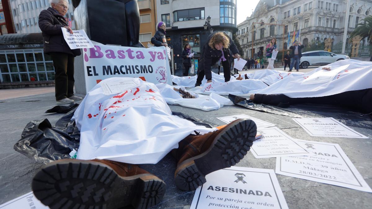 EN IMÁGENES: Asturias sale a la calle y alza la voz contra la violencia machista por el 25N