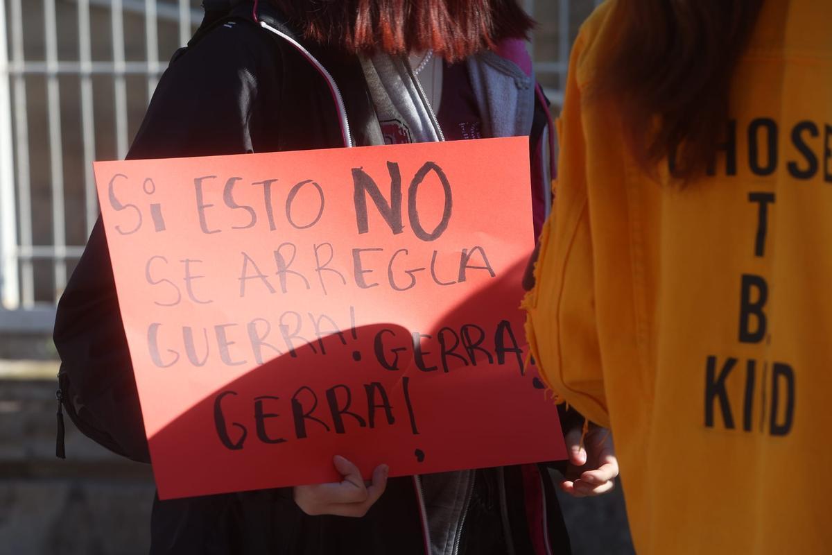 Mensajes del alumnado masificado en centros educativos de las playas