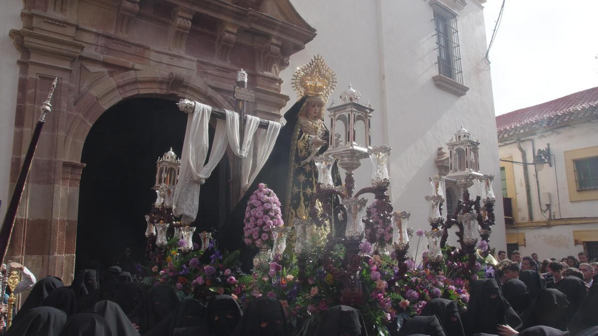 La Virgen de los Dolores en su Amparo y Misericordia.