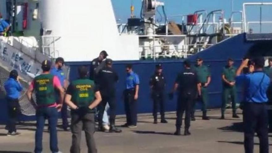 Detenidos en alta mar al intentar introducir 950 kilos de cocaína en Canarias