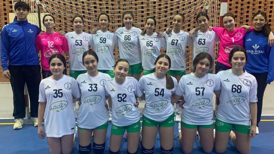 La plantilla del Adoza BM Zamora «A» posa para las cámaras | CEDIDA POR BM ZAMORA