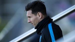 Leo Messi surt a l’entrenament de dilluns.