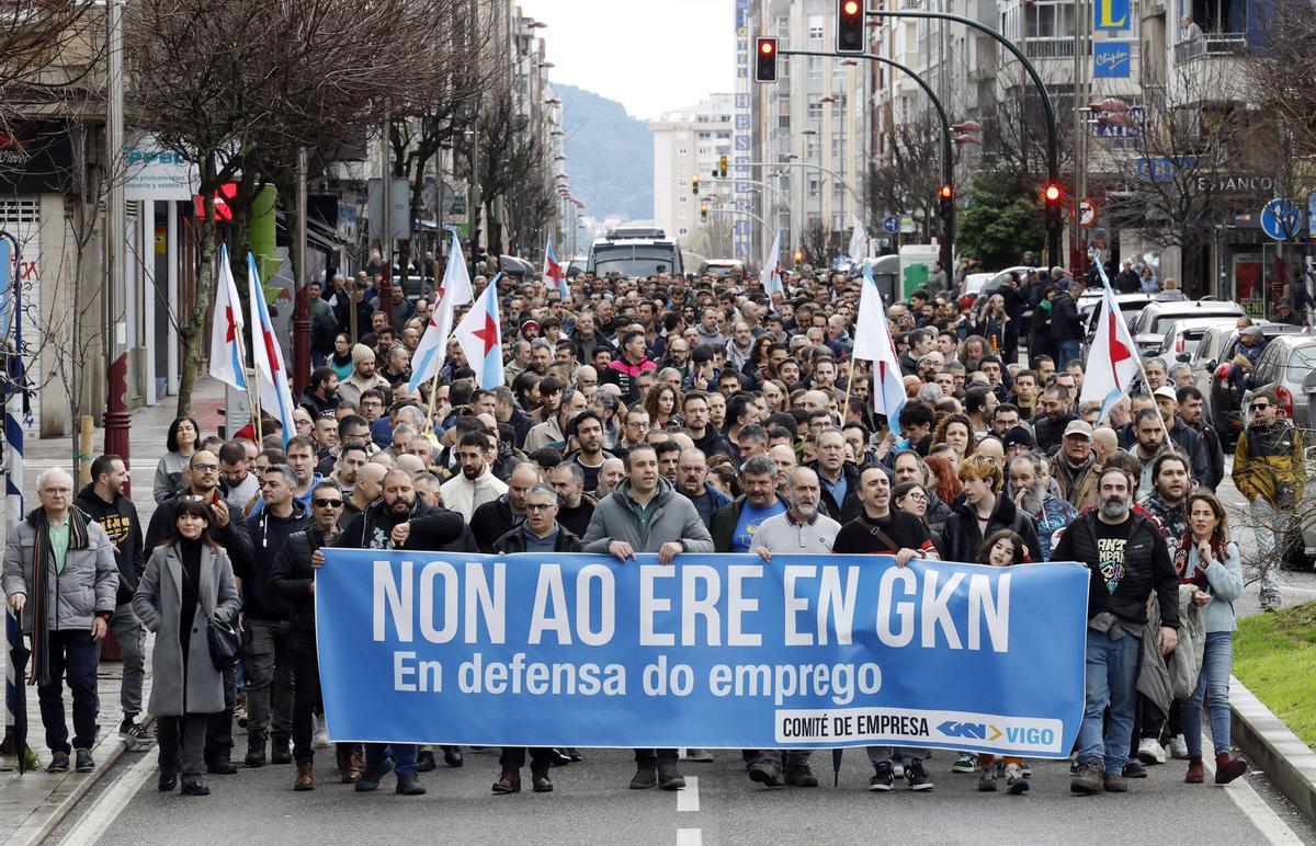 Manifestación de los trabajadores de la multinacional de la automoción GKN Driveline Vigo, por los despidos previstos por un expediente de regulación de empleo ( ERE ). PROTESTA