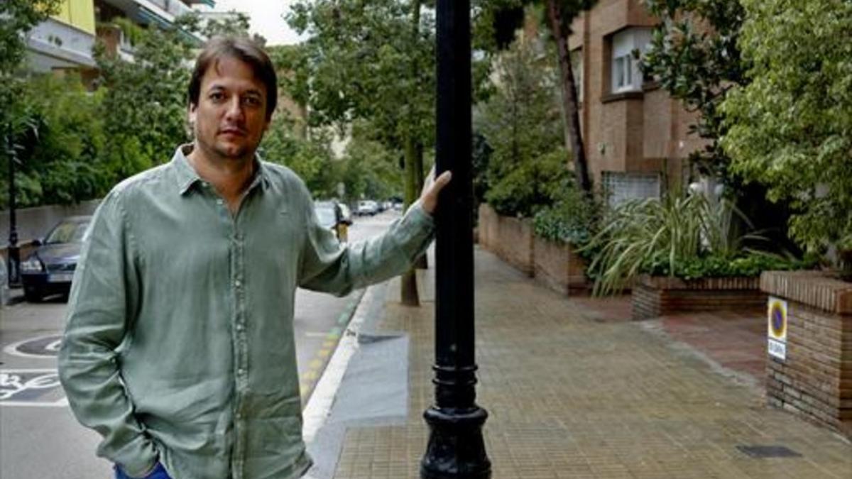 Luis Tusell, en la calle de Nena Casas, en el centro de Tres Torres.