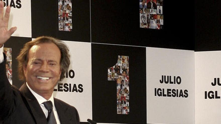Julio Iglesias, el artista latino que más discos ha vendido.