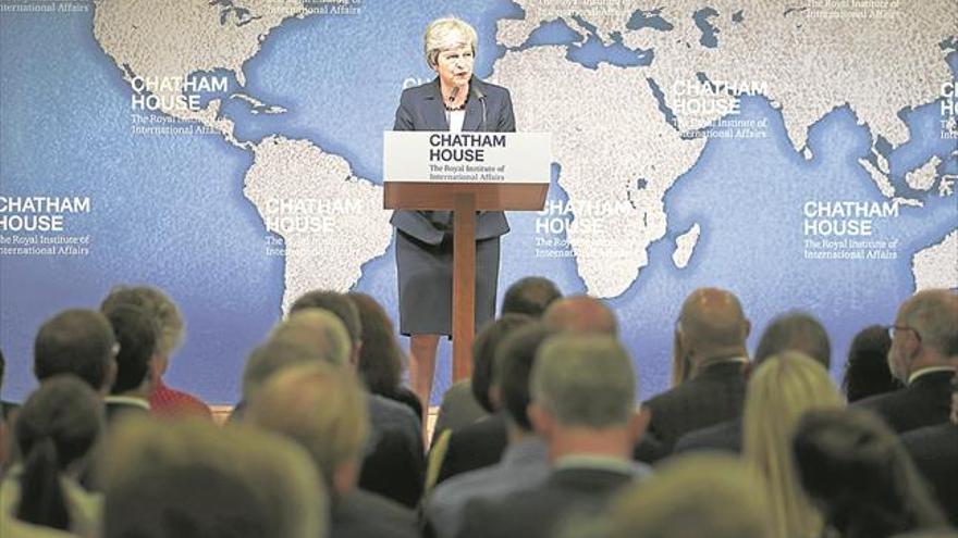 May condena el populismo político en su discurso final