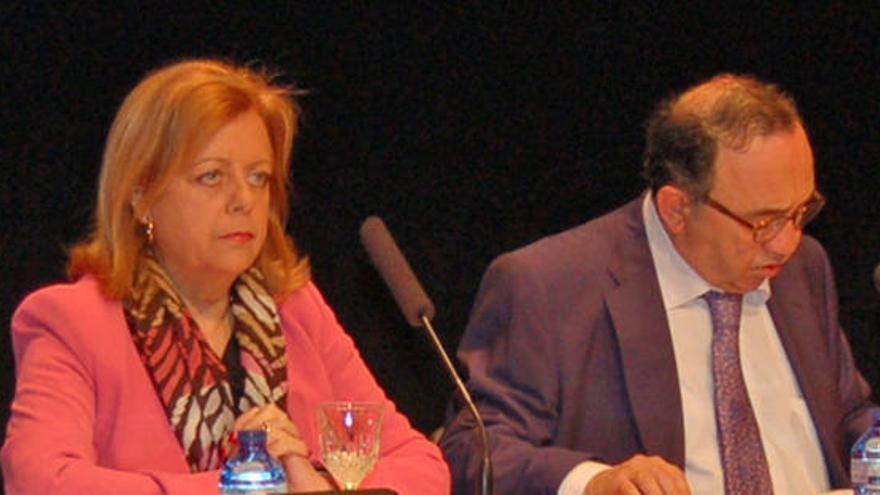 Sánchez-Mora y Orihuela durante un congreso de docencia.