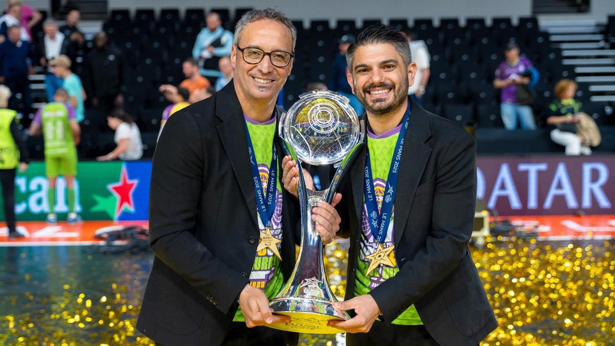 Antonio Vadillo y Martín López, con la Champions ganada el pasado fin de semana.