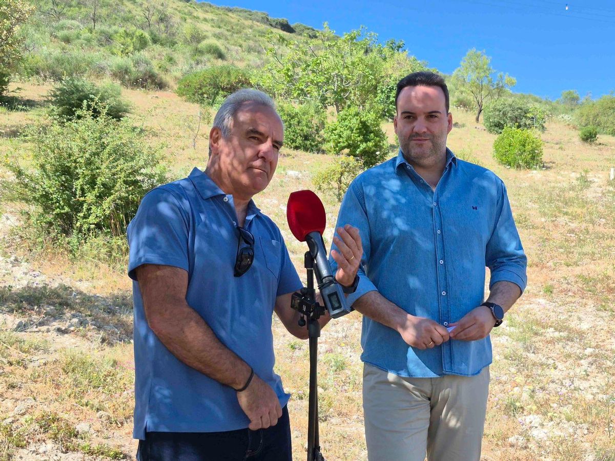 Julián García y Juan Ramón Valdivia, durante la rueda de prensa.