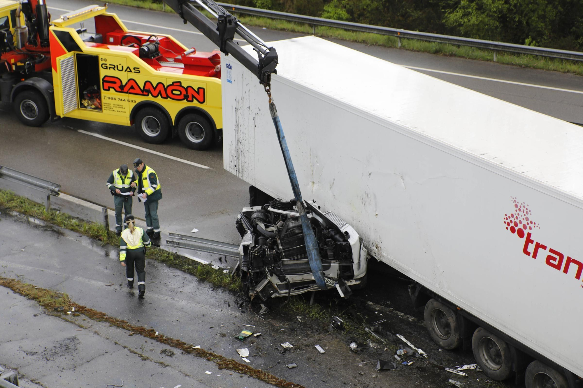 EN IMÁGENES: El brutal accidente de un camión en la A-64