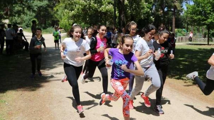 Los alumnos del colegio Medalla Milagrosa corren por Bolivia