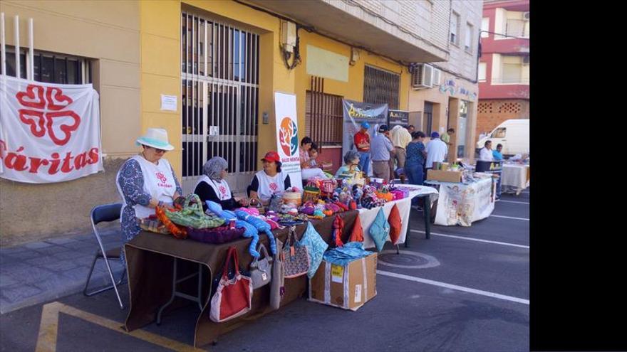 Cáritas impulsa un mercadillo con fin solidario con varios colectivos