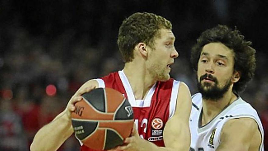 Sergi Llull, davant de Strelnieks