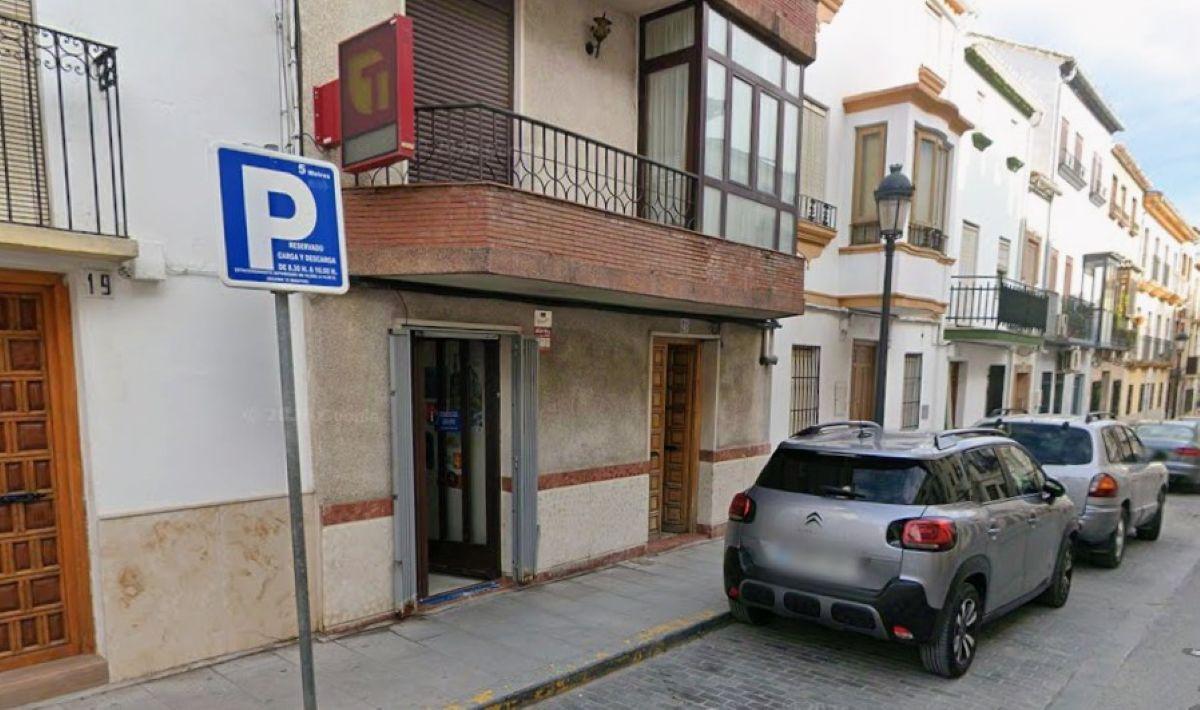 Exterior del estanco de la calle Rosales de Baena, donde ocurrieron los hechos.
