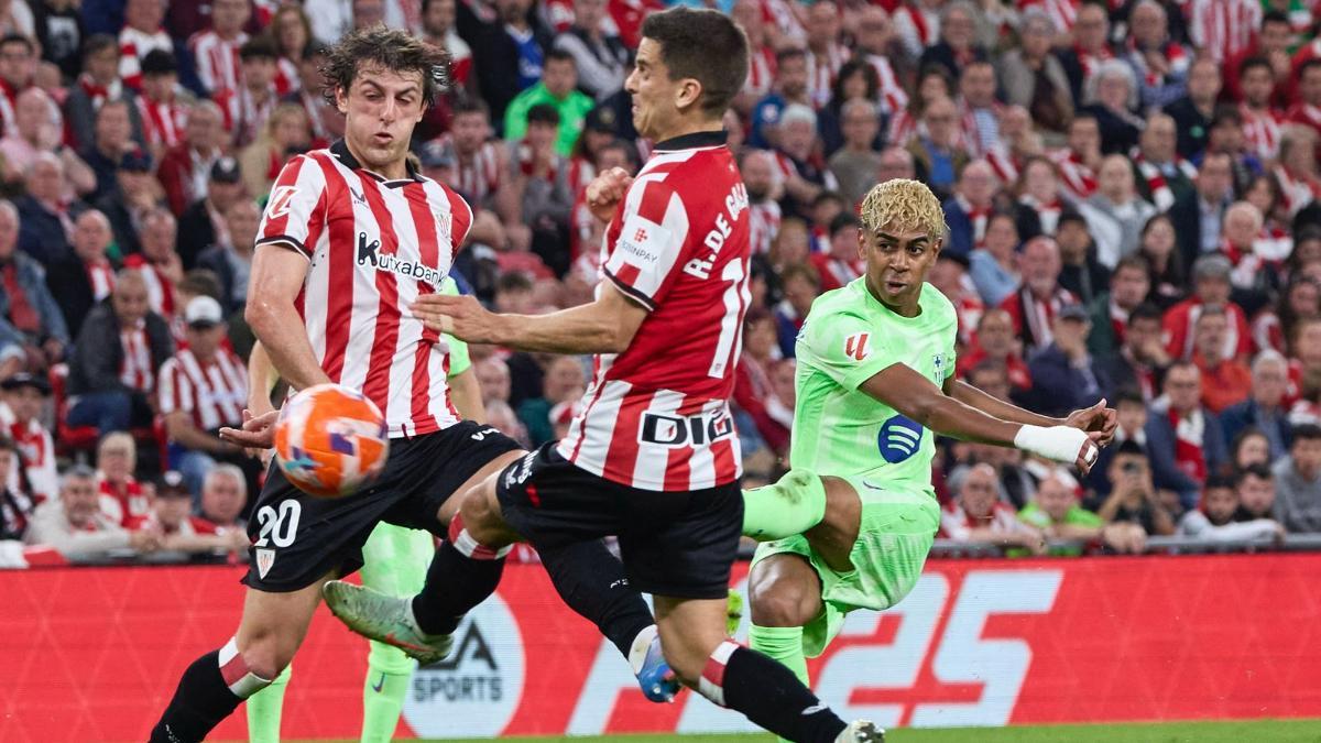 Lamine dispara ante Ruiz de Galarreta y Unai Gómez