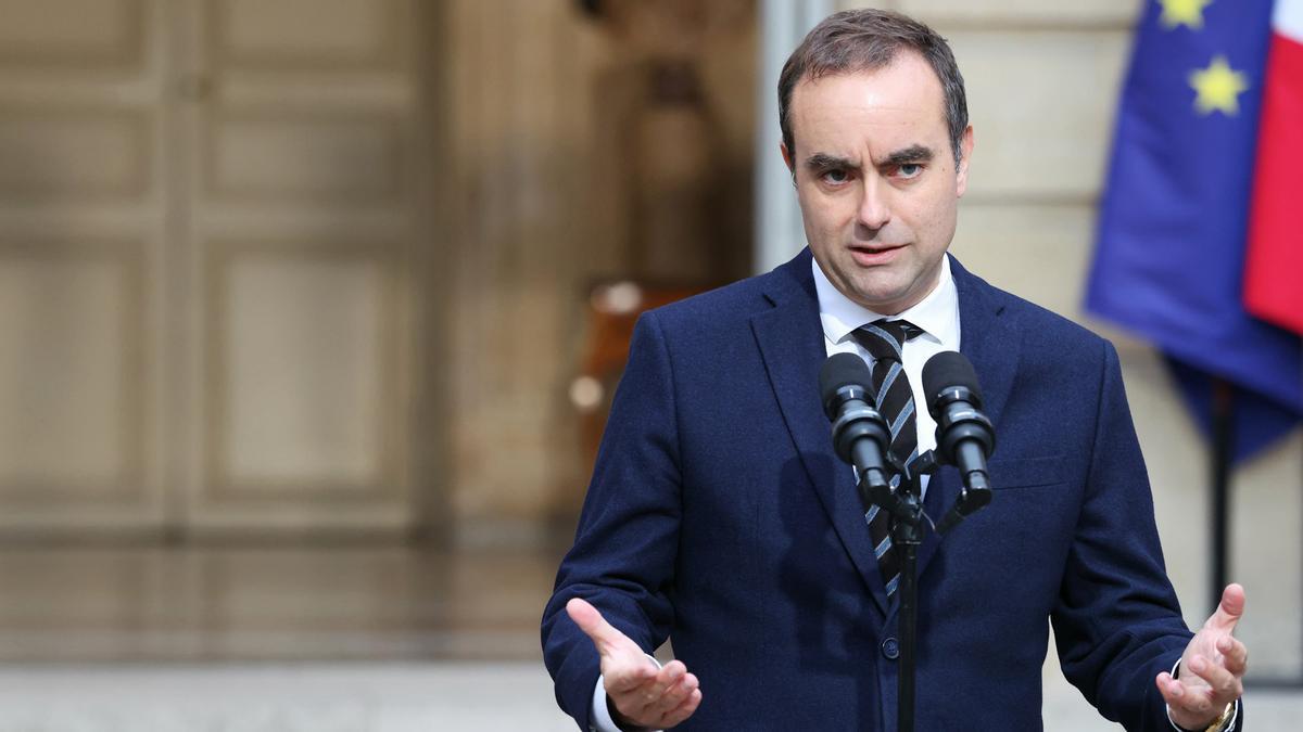 Dimite el primer ministro de Francia un día después de formar Gobierno