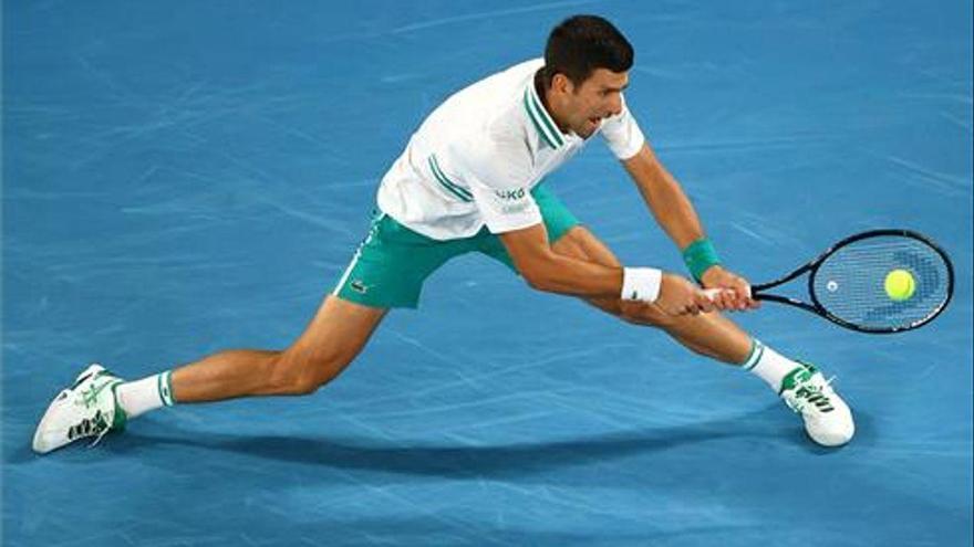 Djokovic aplasta a Medvedev en Australia