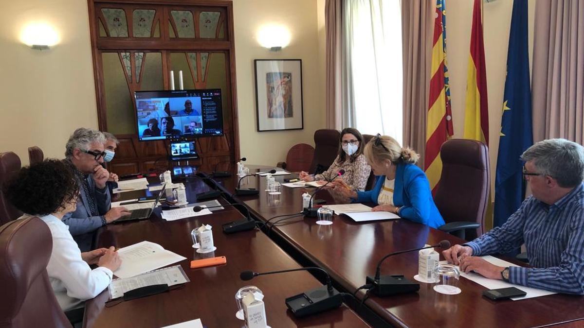 La directora general de Avant, Jeanette Segarra, explicó el primer encuentro nacional sobre despoblación que se celebrara en Castellón.