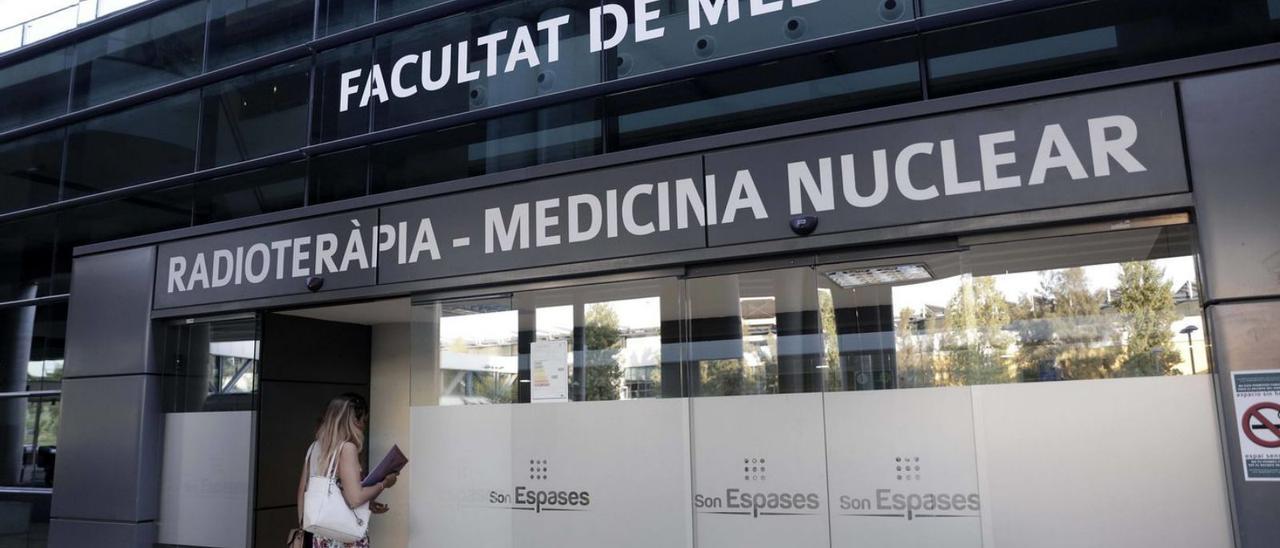 La facultad de Medicina es la que tiene más profesores no catalanoparlantes.