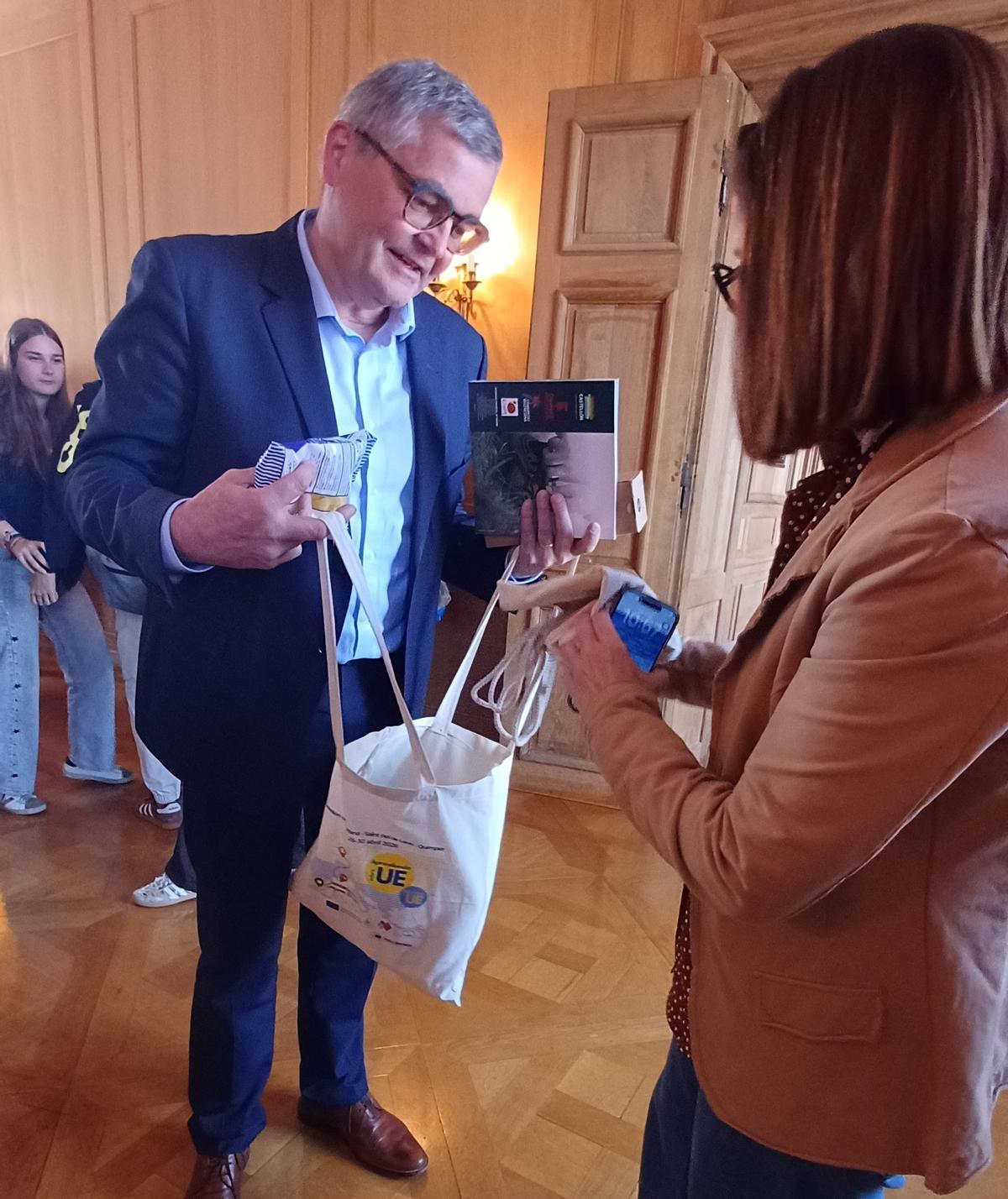 Recepción en el Ayuntamiento de Saint Pol de León.