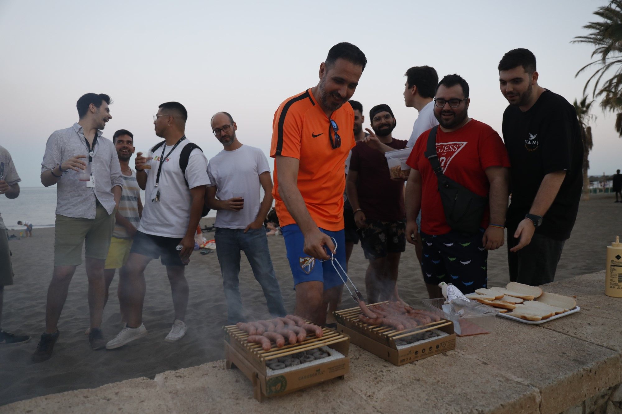 Málaga recupera la magia de los dos últimos años en las playas por San Juan