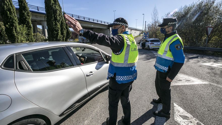 La Policía local de Langreo detiene a dos conductores por delitos contra la seguridad vial