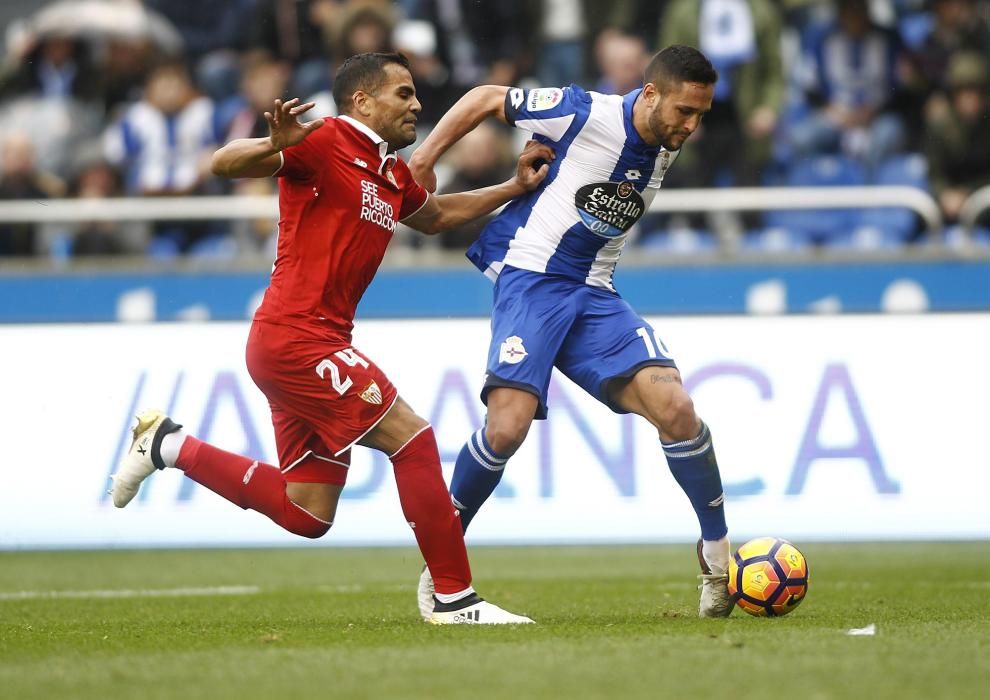 El Dépor cae en el descuento ante el Sevilla