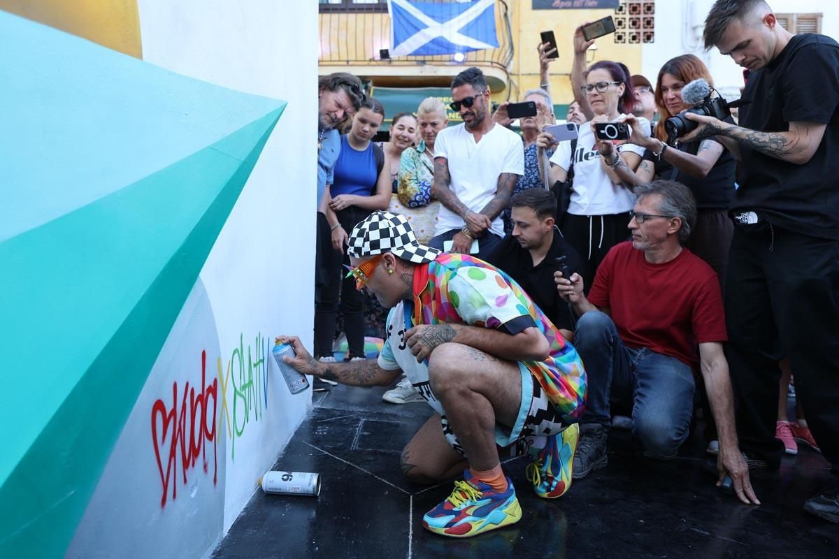 Galería: Todas las imágenes de la inauguración del mural de Okuda en Sant Antoni